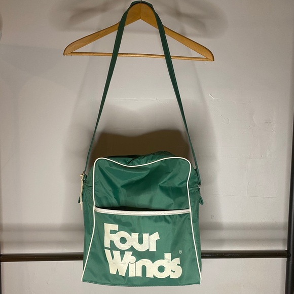 Vintage Handbags - -Vintage 70s Carry on bag